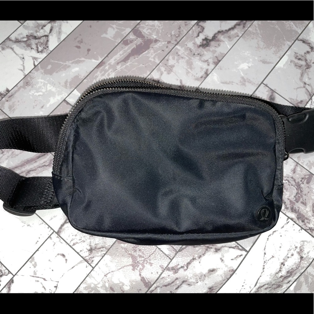 Lululemon waist bag